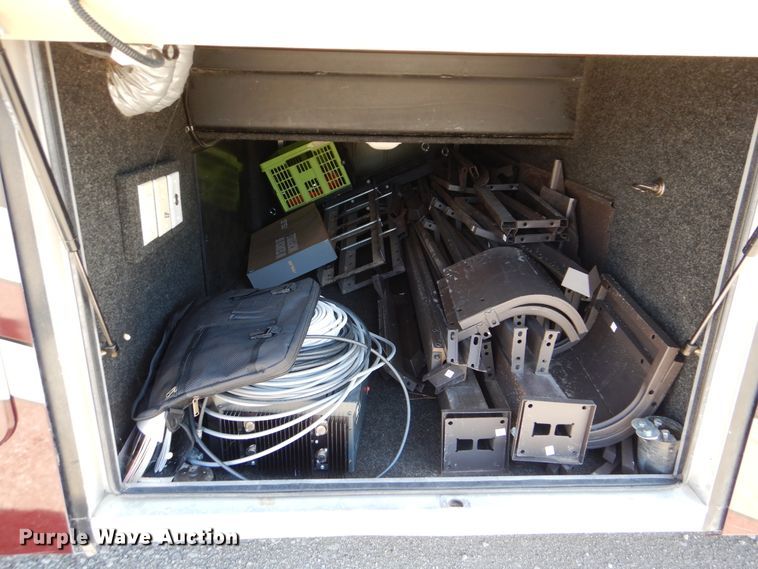 image for item GM9126 2003 Monaco Windsor 40PBDD  RV