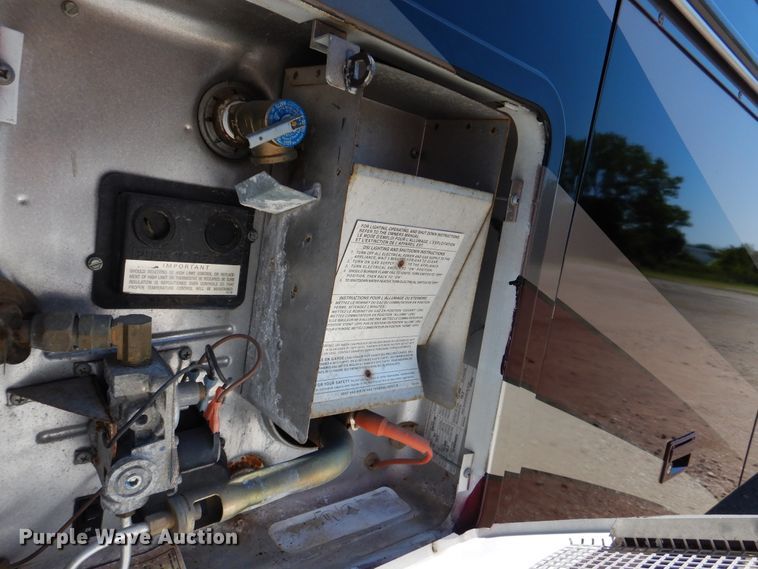 image for item GM9126 2003 Monaco Windsor 40PBDD  RV