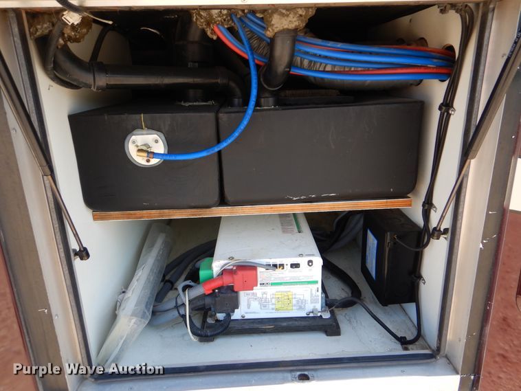 image for item GM9126 2003 Monaco Windsor 40PBDD  RV