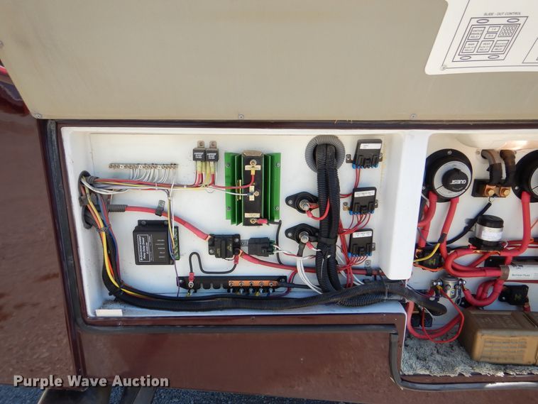 image for item GM9126 2003 Monaco Windsor 40PBDD  RV