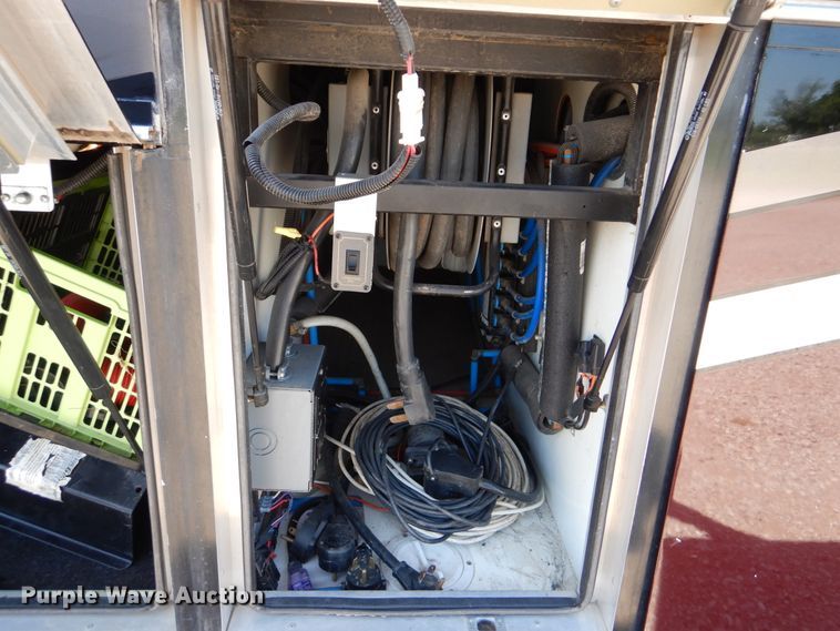 image for item GM9126 2003 Monaco Windsor 40PBDD  RV