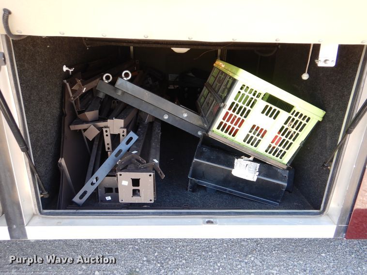 image for item GM9126 2003 Monaco Windsor 40PBDD  RV