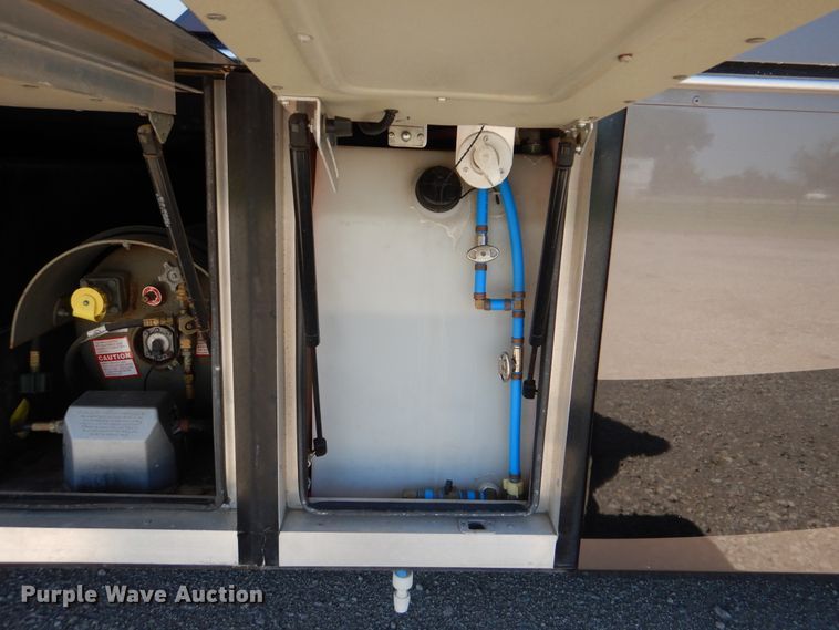 image for item GM9126 2003 Monaco Windsor 40PBDD  RV