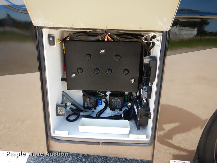 image for item GM9126 2003 Monaco Windsor 40PBDD  RV