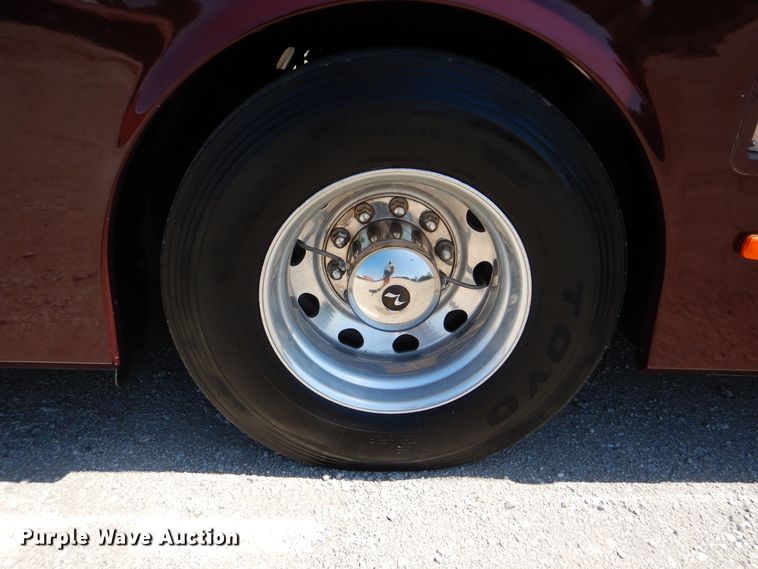 image for item GM9126 2003 Monaco Windsor 40PBDD  RV