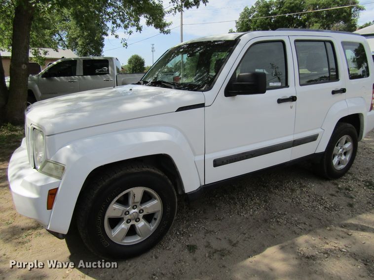image for item GQ9090 2012 Jeep Liberty  SUV
