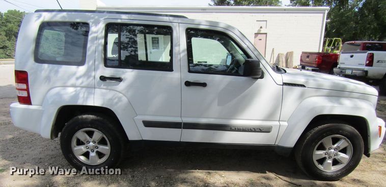 image for item GQ9090 2012 Jeep Liberty  SUV