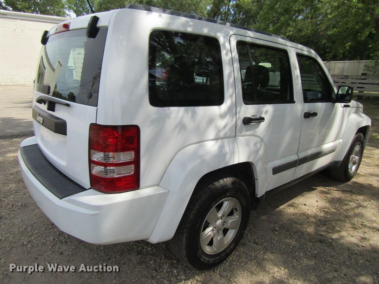 image for item GQ9090 2012 Jeep Liberty  SUV