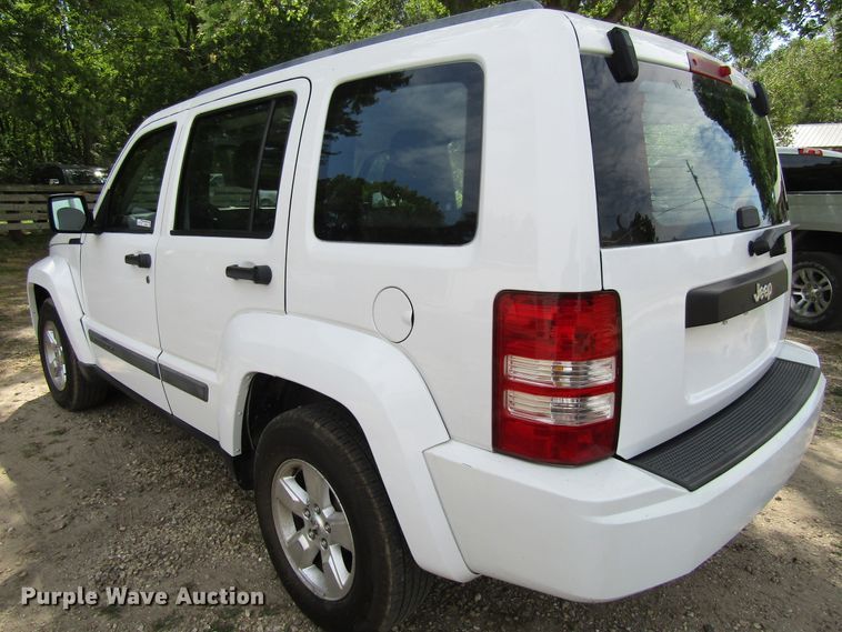 image for item GQ9090 2012 Jeep Liberty  SUV