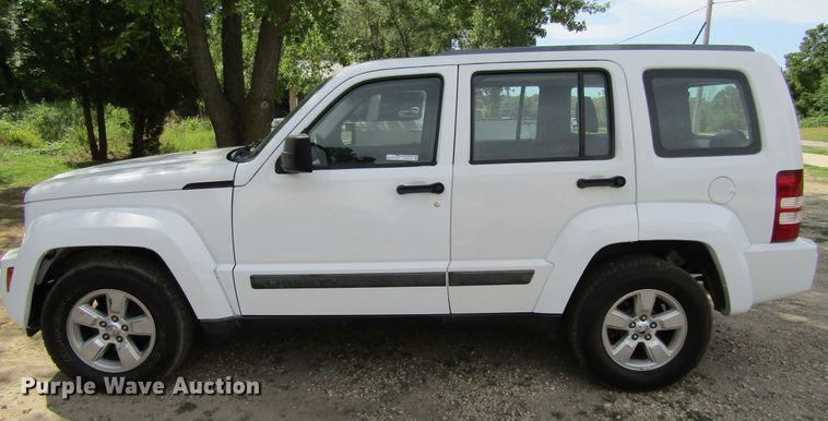 image for item GQ9090 2012 Jeep Liberty  SUV