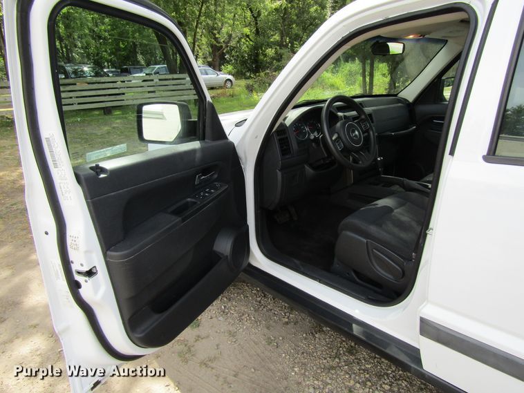 image for item GQ9090 2012 Jeep Liberty  SUV