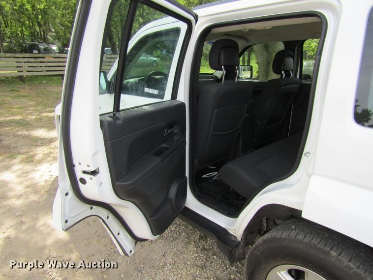 image for item GQ9090 2012 Jeep Liberty  SUV
