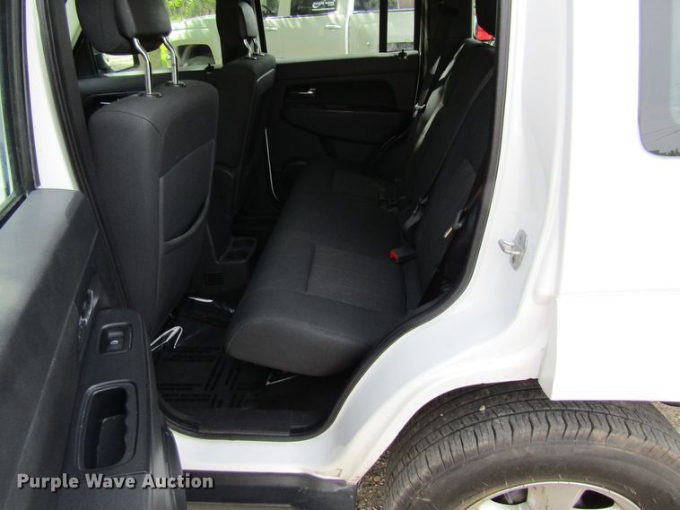 image for item GQ9090 2012 Jeep Liberty  SUV