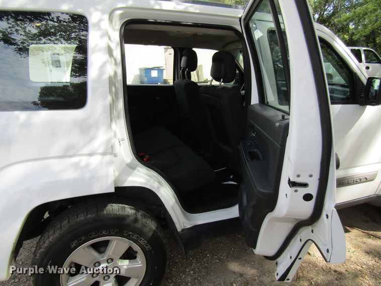 image for item GQ9090 2012 Jeep Liberty  SUV