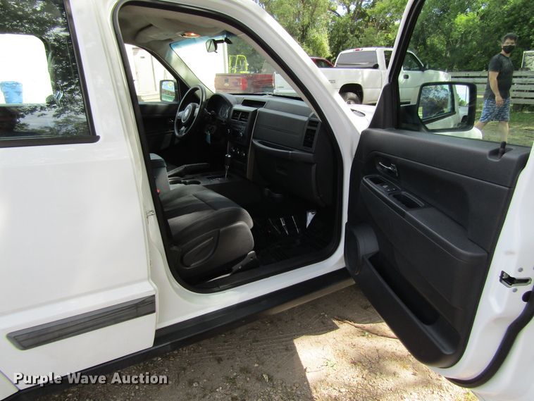 image for item GQ9090 2012 Jeep Liberty  SUV