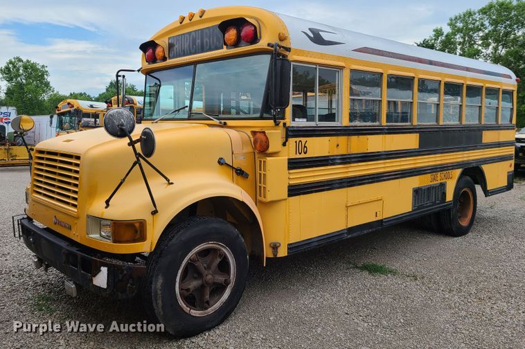 image for item GT9115 1992 International 3700  Blue Bird school bus