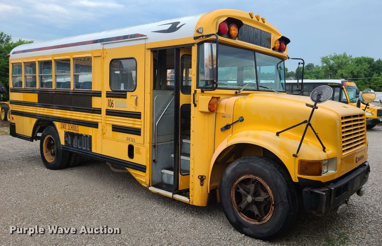 image for item GT9115 1992 International 3700  Blue Bird school bus