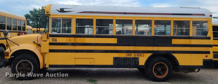 image for item GT9115 1992 International 3700  Blue Bird school bus