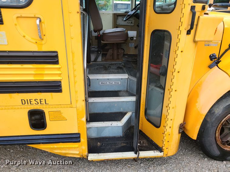 image for item GT9115 1992 International 3700  Blue Bird school bus