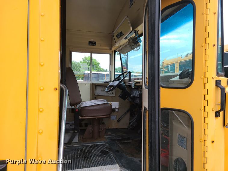 image for item GT9115 1992 International 3700  Blue Bird school bus