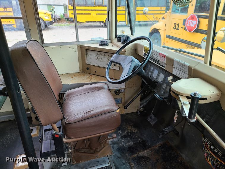 image for item GT9115 1992 International 3700  Blue Bird school bus