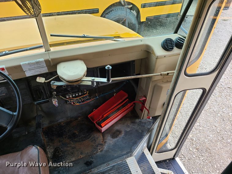 image for item GT9115 1992 International 3700  Blue Bird school bus