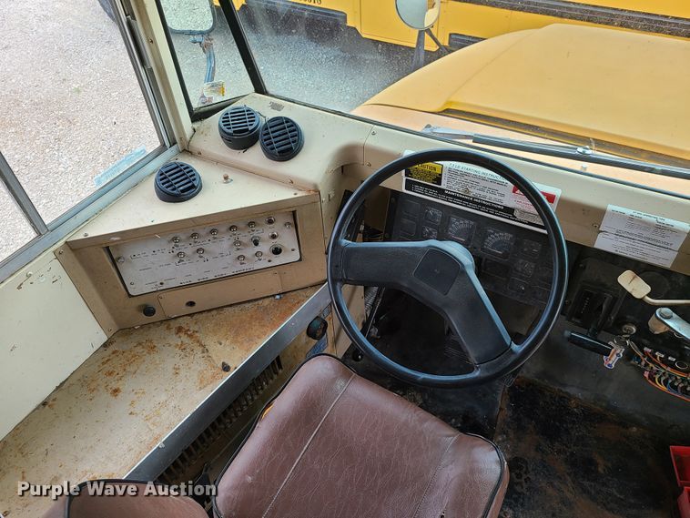 image for item GT9115 1992 International 3700  Blue Bird school bus