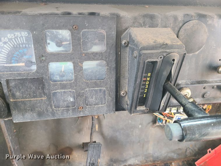 image for item GT9115 1992 International 3700  Blue Bird school bus