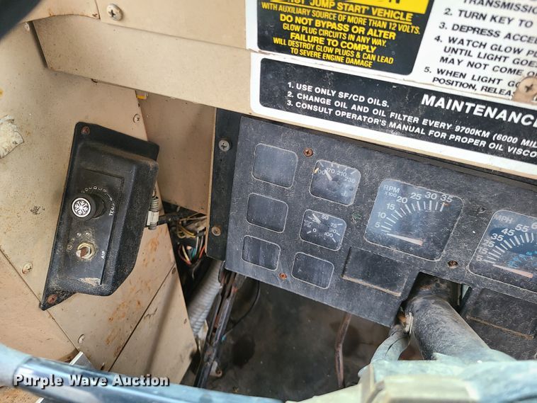 image for item GT9115 1992 International 3700  Blue Bird school bus