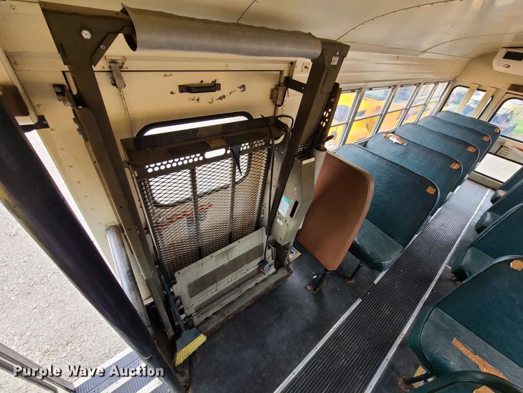 image for item GT9115 1992 International 3700  Blue Bird school bus