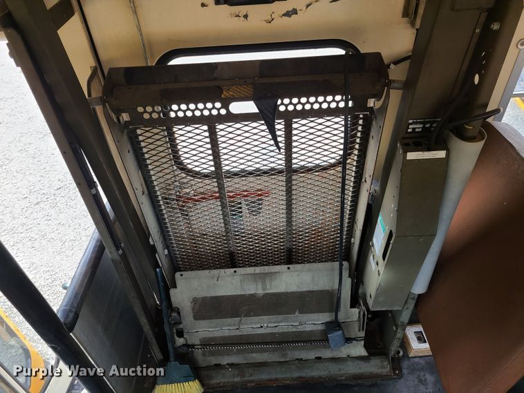 image for item GT9115 1992 International 3700  Blue Bird school bus