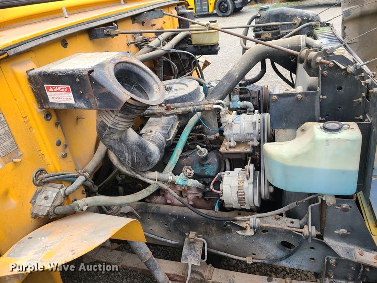 image for item GT9115 1992 International 3700  Blue Bird school bus