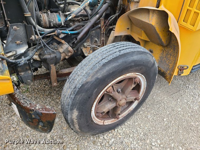 image for item GT9115 1992 International 3700  Blue Bird school bus