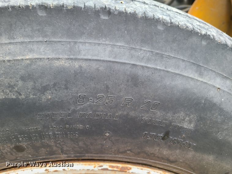 image for item GT9115 1992 International 3700  Blue Bird school bus