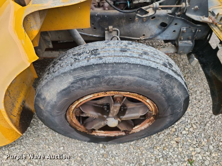 image for item GT9115 1992 International 3700  Blue Bird school bus