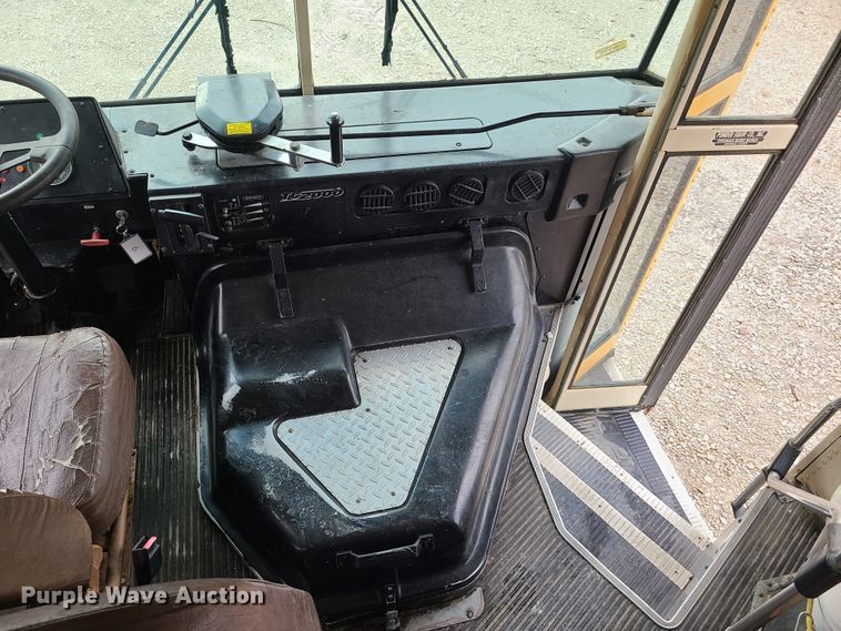 image for item GT9116 1993 Blue Bird TC2000  school bus