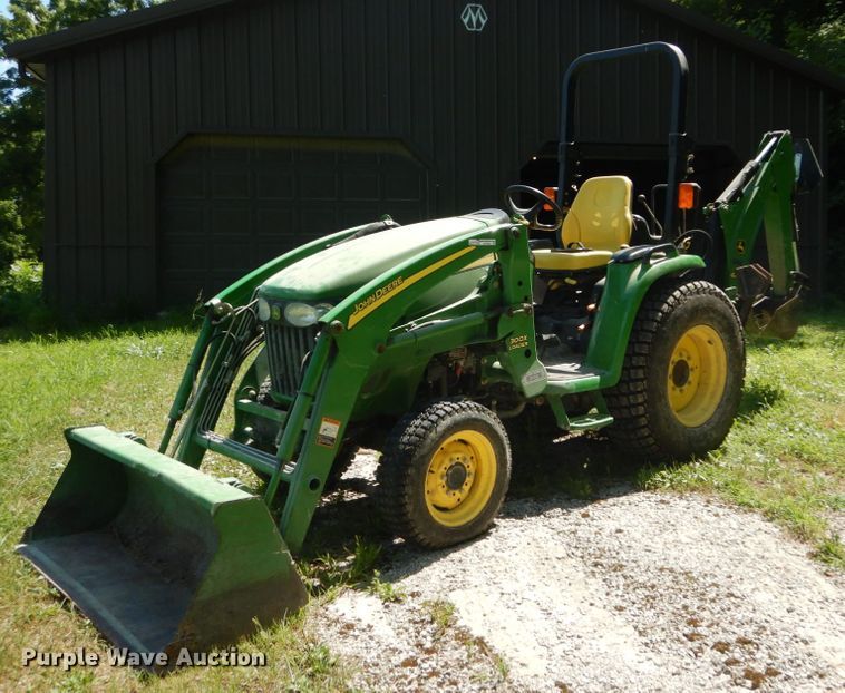 image for item GV9205 2005 John Deere 3320  MFWD tractor