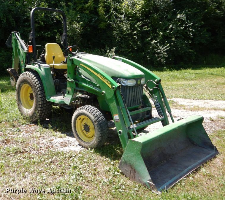 image for item GV9205 2005 John Deere 3320  MFWD tractor