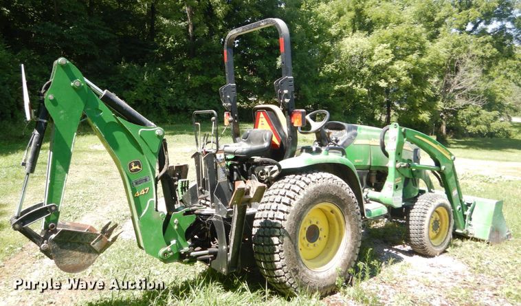 image for item GV9205 2005 John Deere 3320  MFWD tractor