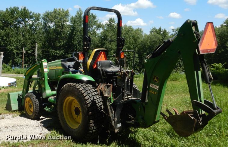 image for item GV9205 2005 John Deere 3320  MFWD tractor