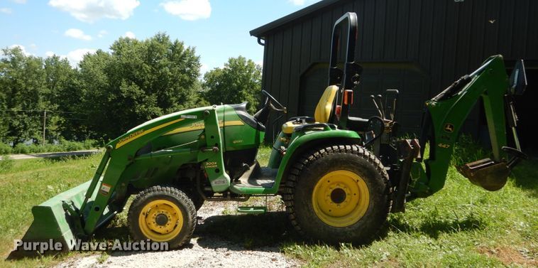 image for item GV9205 2005 John Deere 3320  MFWD tractor