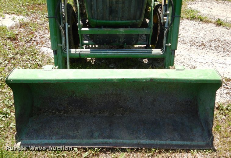 image for item GV9205 2005 John Deere 3320  MFWD tractor