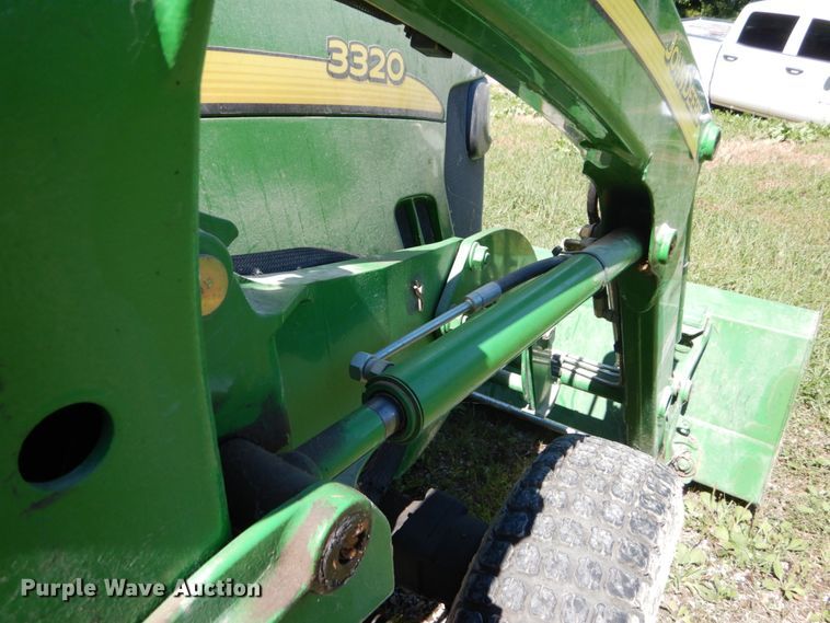image for item GV9205 2005 John Deere 3320  MFWD tractor