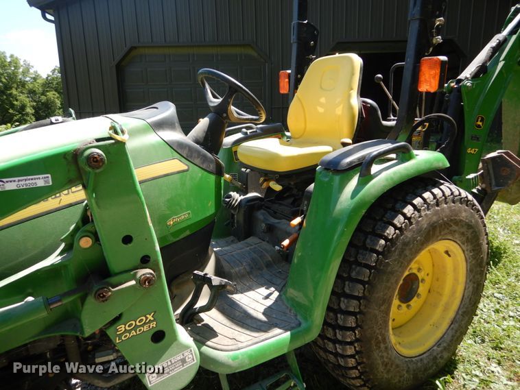 image for item GV9205 2005 John Deere 3320  MFWD tractor