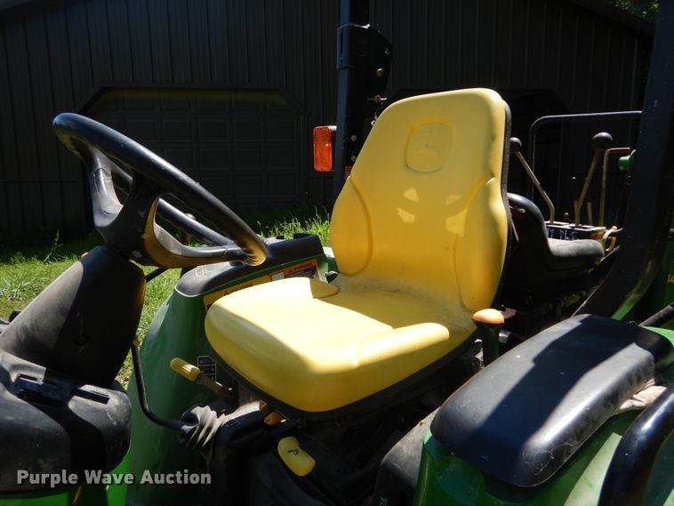 image for item GV9205 2005 John Deere 3320  MFWD tractor