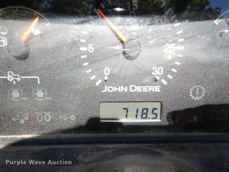 image for item GV9205 2005 John Deere 3320  MFWD tractor