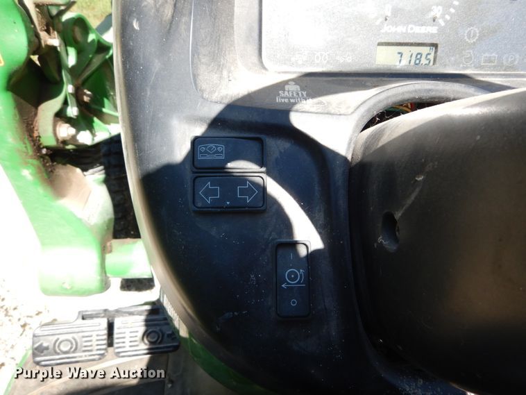 image for item GV9205 2005 John Deere 3320  MFWD tractor