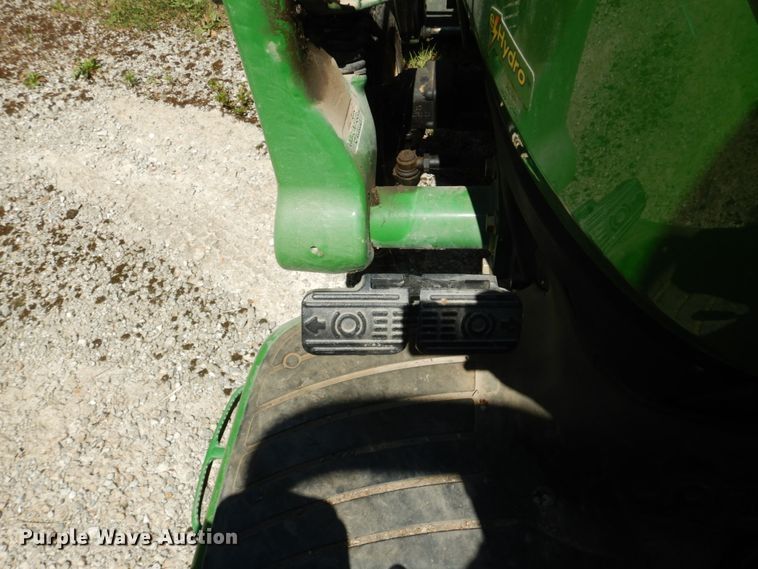 image for item GV9205 2005 John Deere 3320  MFWD tractor