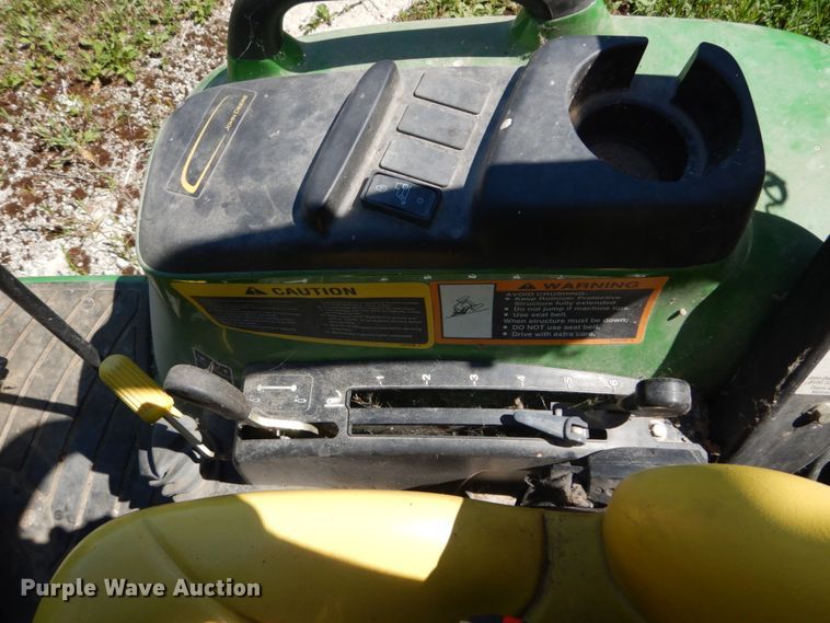 image for item GV9205 2005 John Deere 3320  MFWD tractor