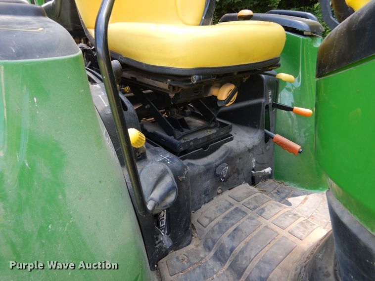 image for item GV9205 2005 John Deere 3320  MFWD tractor